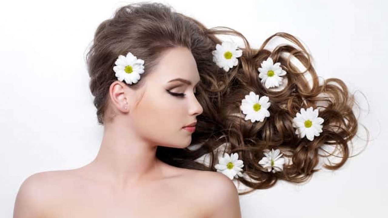 Here's A List Of Hair Oils That You Can Use To Nurse Dandruff!
